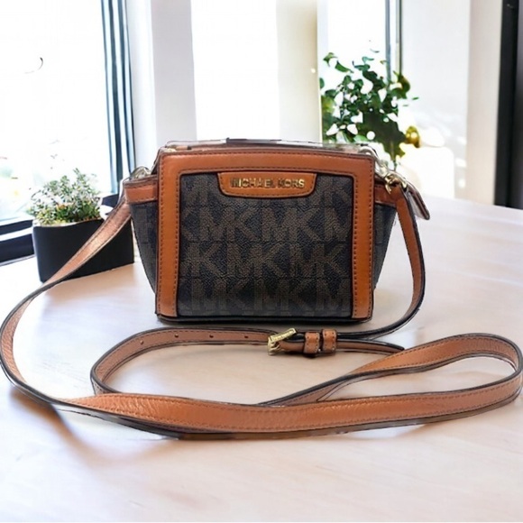 Michael Kors 32T4GLMC1B Mini Selma Crossbody Messenger Bag Brown/Tan 9"W x 5.5"H - Picture 1 of 12